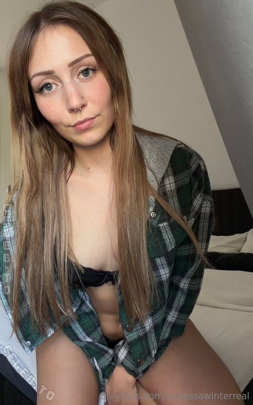 Vanessa Winter nude photo 14
