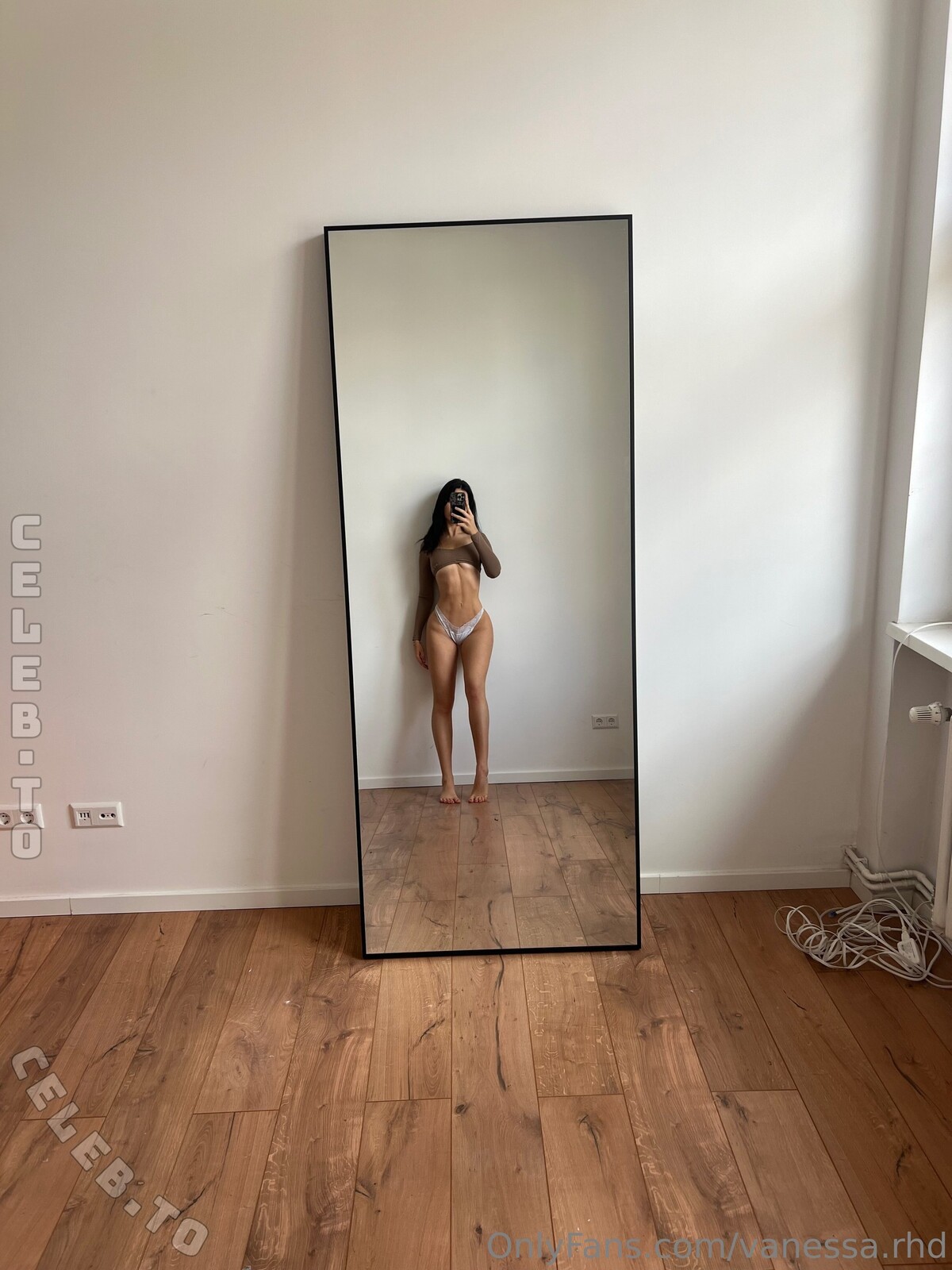 Vanessa.rhd nude photo 4