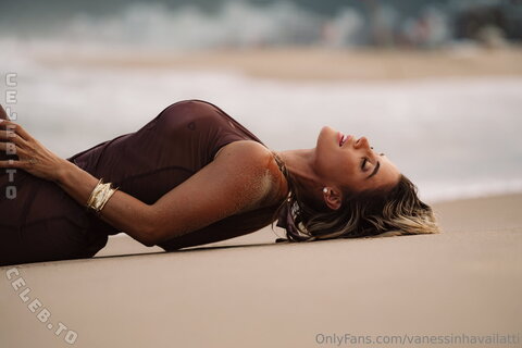 Vanessinha Vailatti – OF - beachtime....