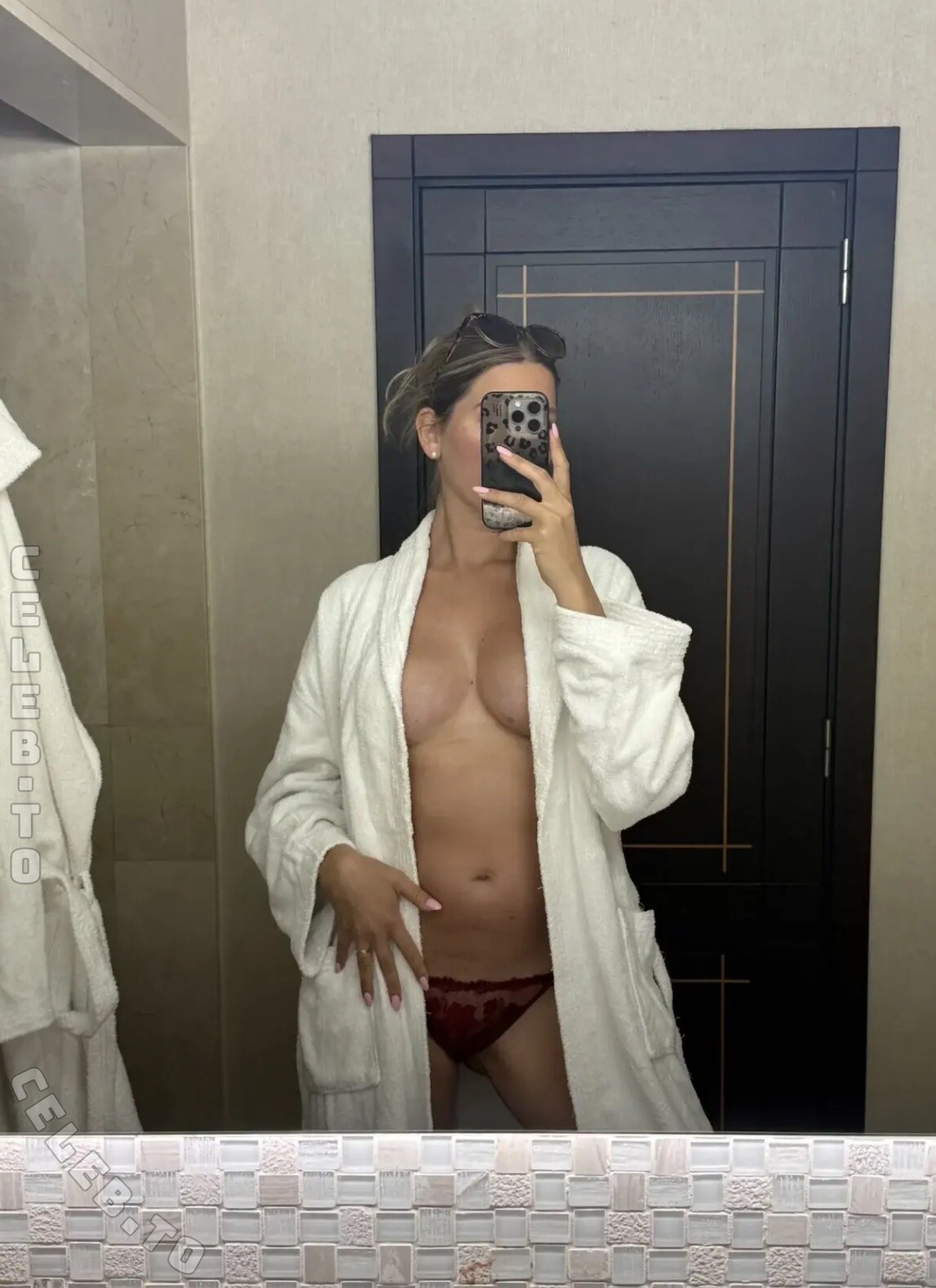 Vannmeyr nude photo 1