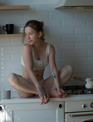Vass_yaa Hot (1 photo)