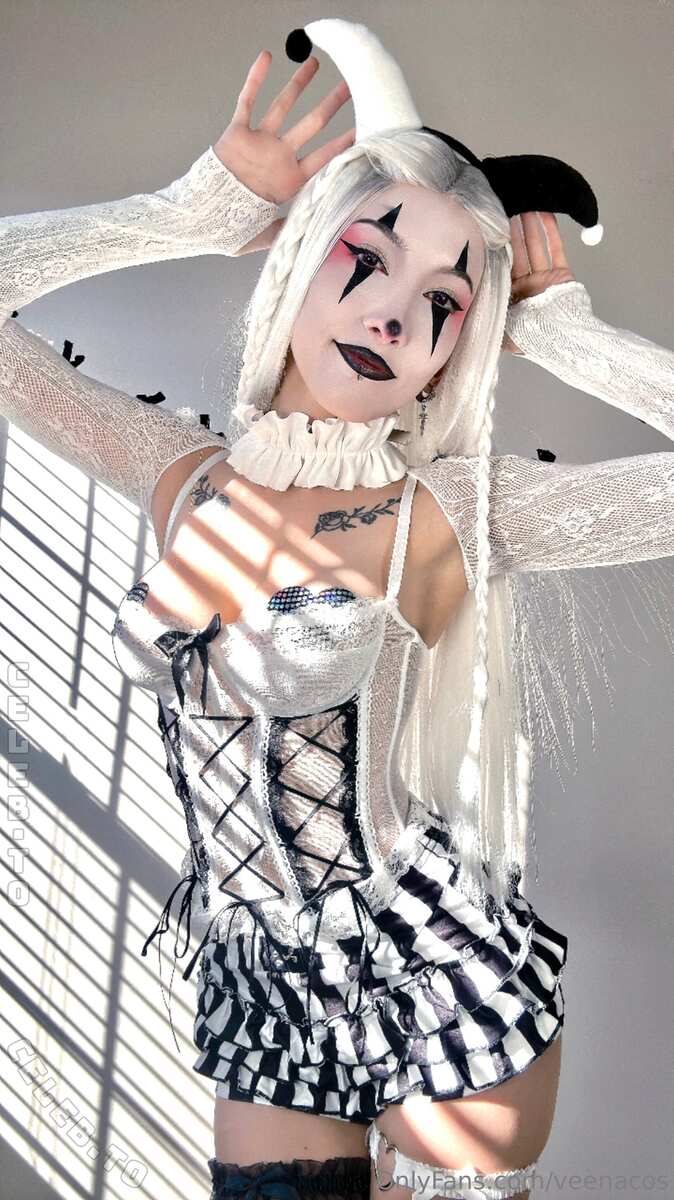 Veenacos nude photo 5