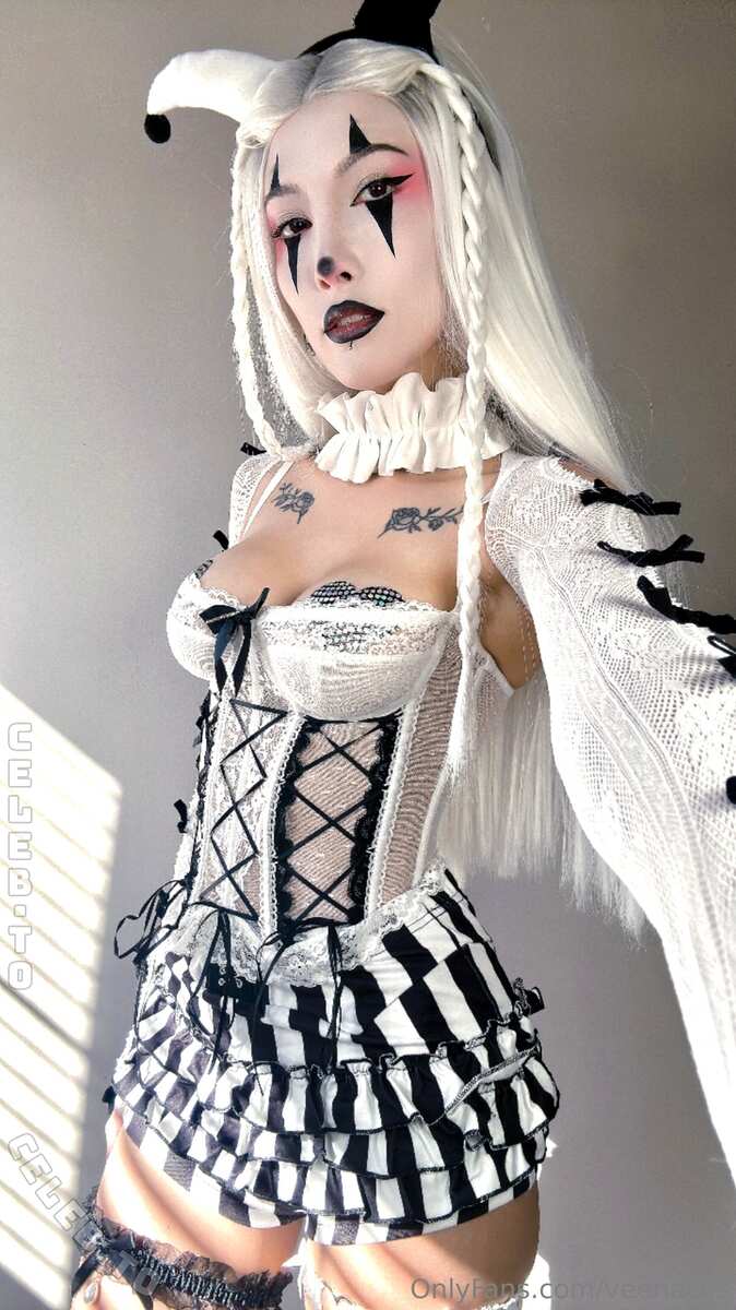 Veenacos nude photo 7