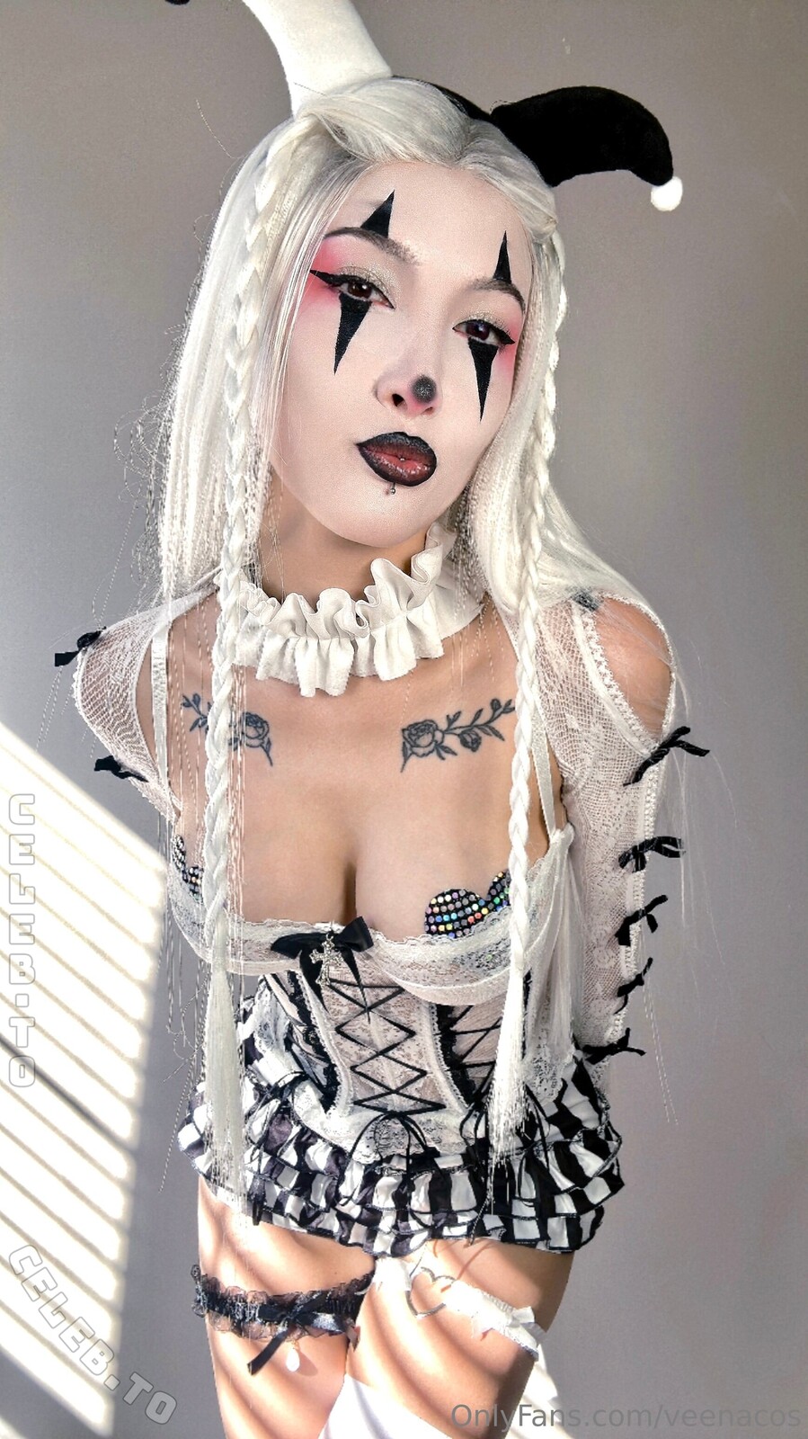 Veenacos nude photo 13
