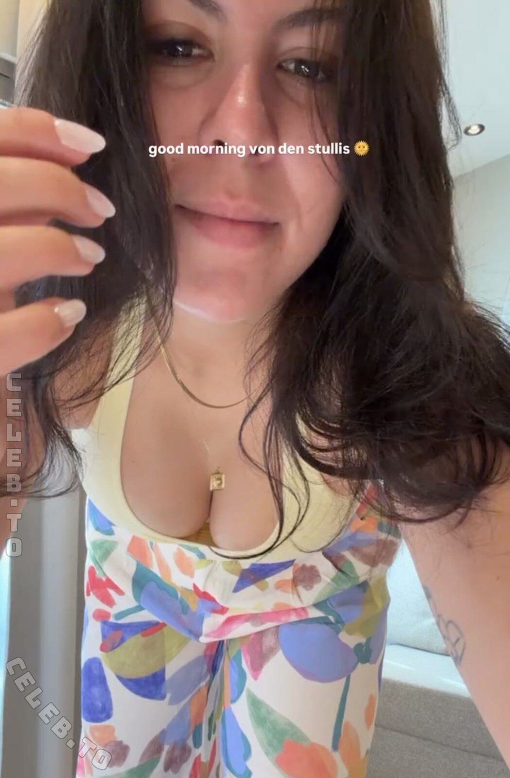 Vendewaa nude photo 1