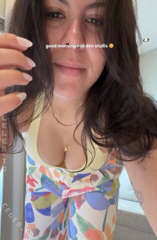 Vendewaa – What a hot woman and what incredibly hot tits 🥵🍒