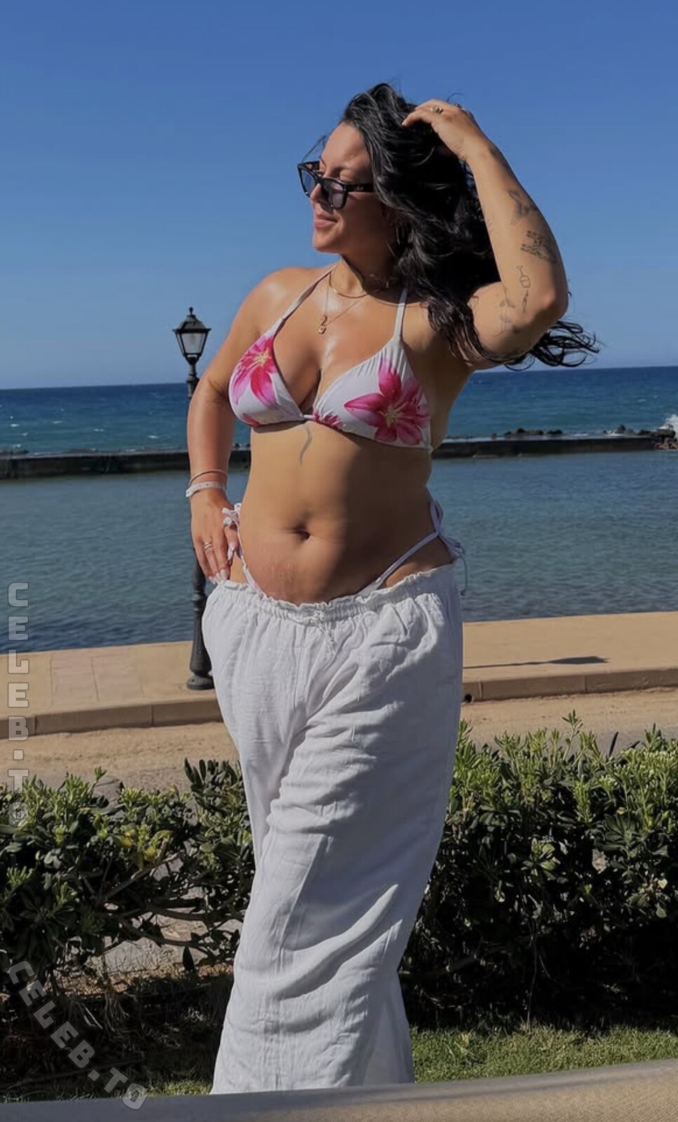 Vendewaa nude photo 1