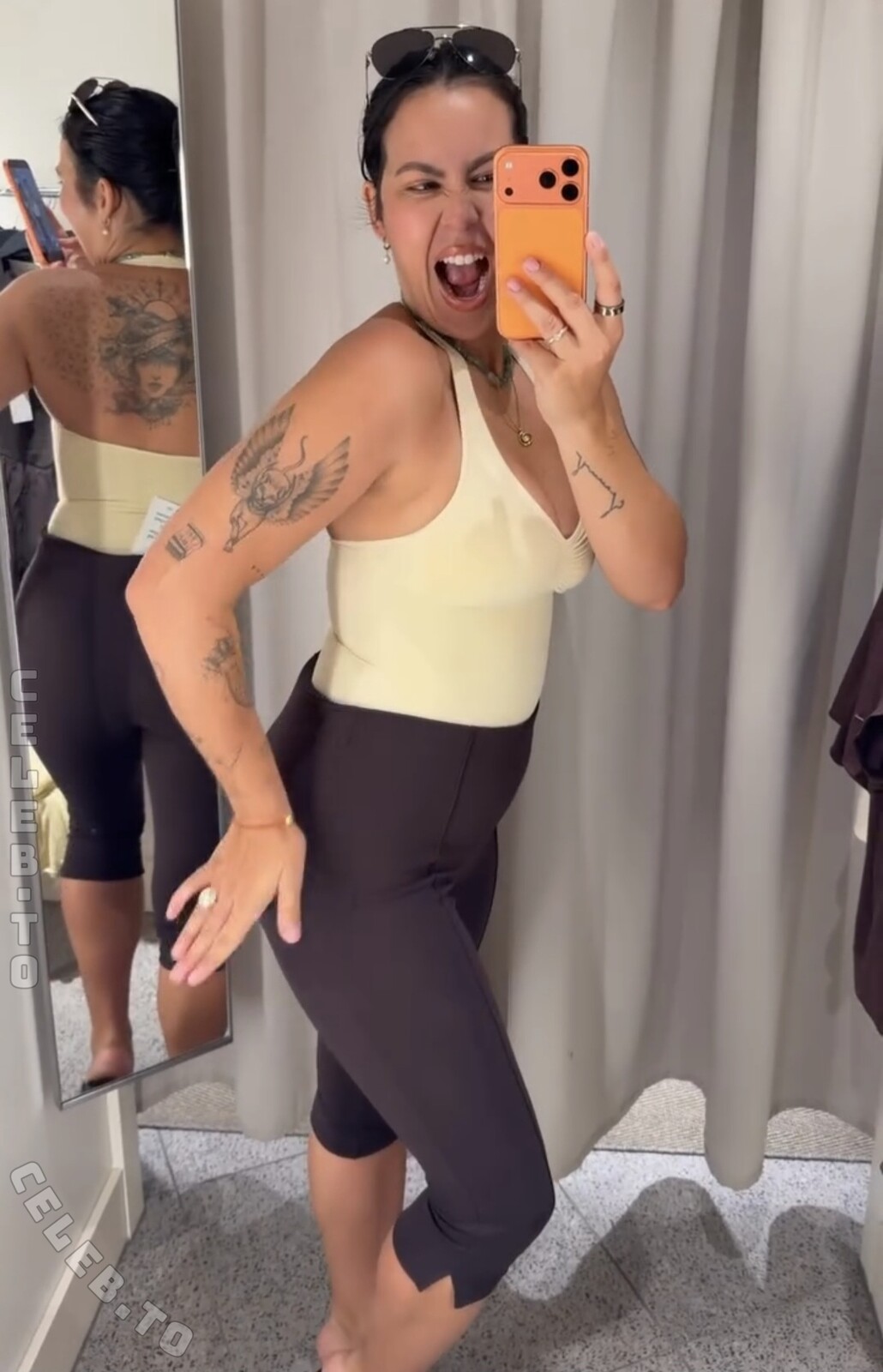 Vendewaa nude photo 5