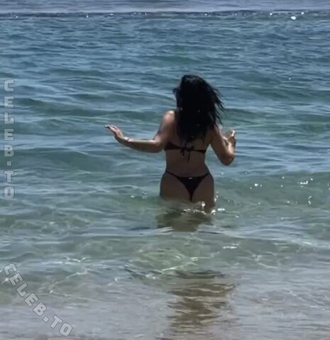 Vendewaa nude photo 1