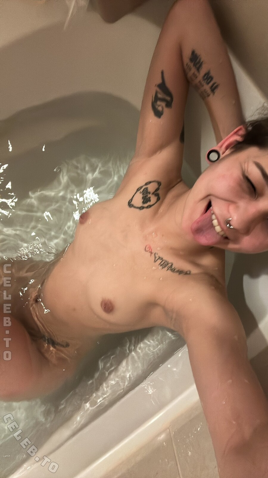 Venuskittyxo nude photo 14