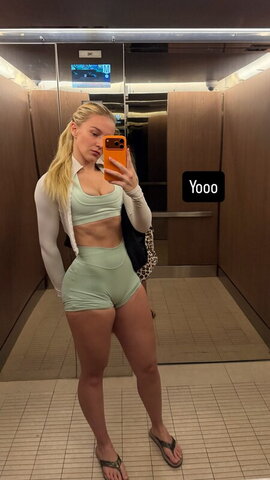 Vera Dijkmans nude photo 14