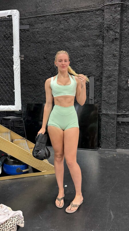 Vera Dijkmans nude photo 3