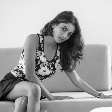 Veronica Mitra nude photo 2