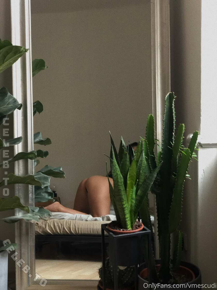 Veronika Mescudi nude photo 2