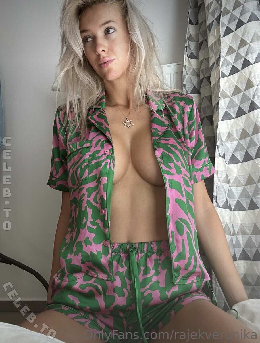 Veronika Rajek nude photo 3