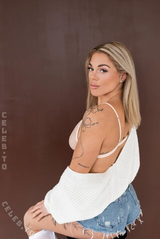 Veronika Smolkova nude photo 4