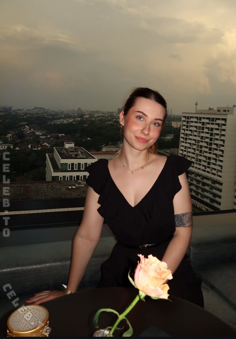 Veyla nude photo 4