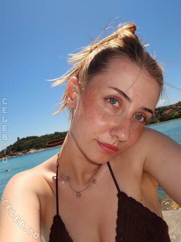 Veyla nude photo 1