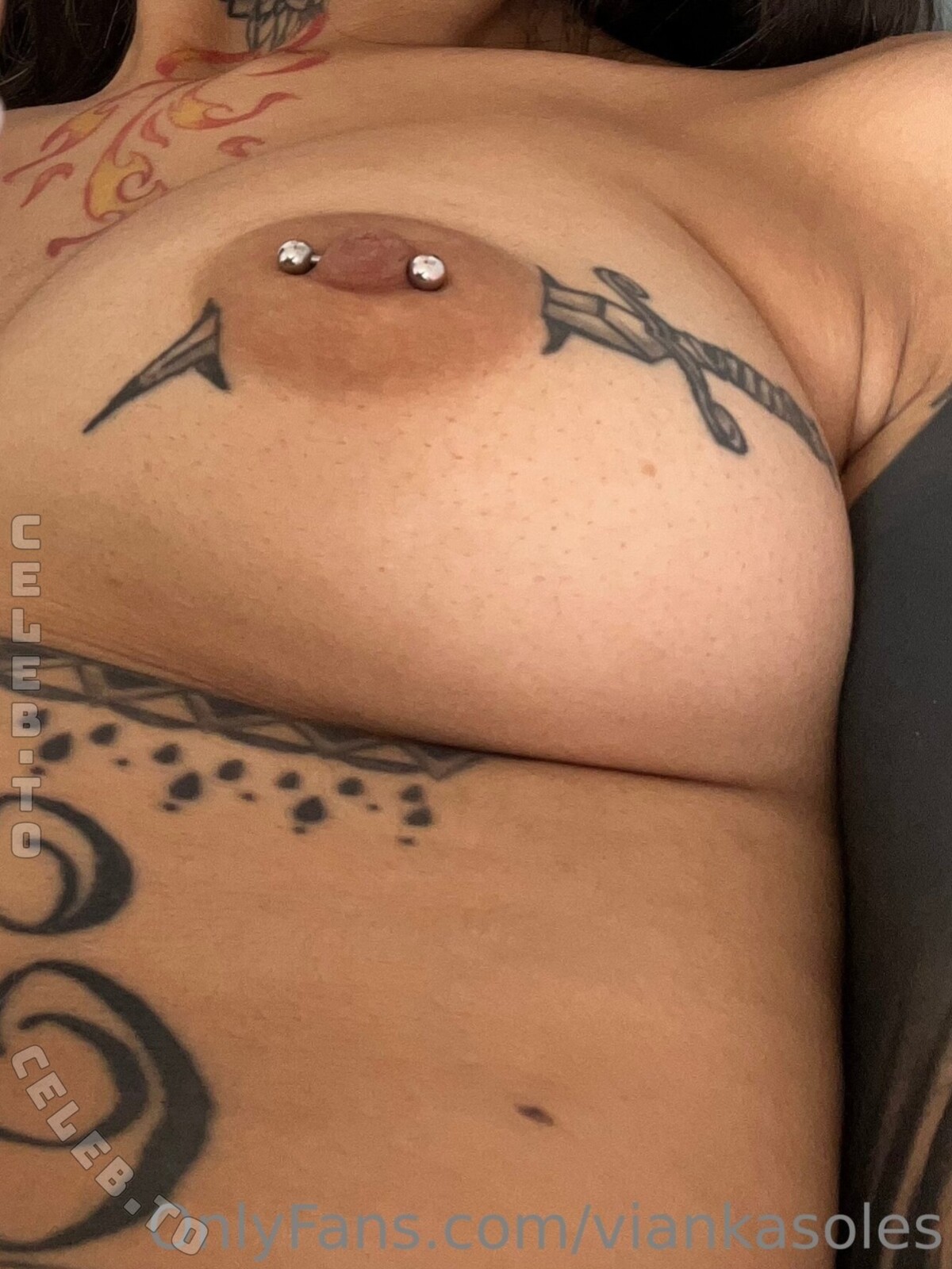 viankasoles nude photo 10