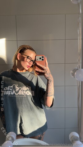 Vici-Vivacious – Caught the perfect evening sun… or it caught me 😂🤓