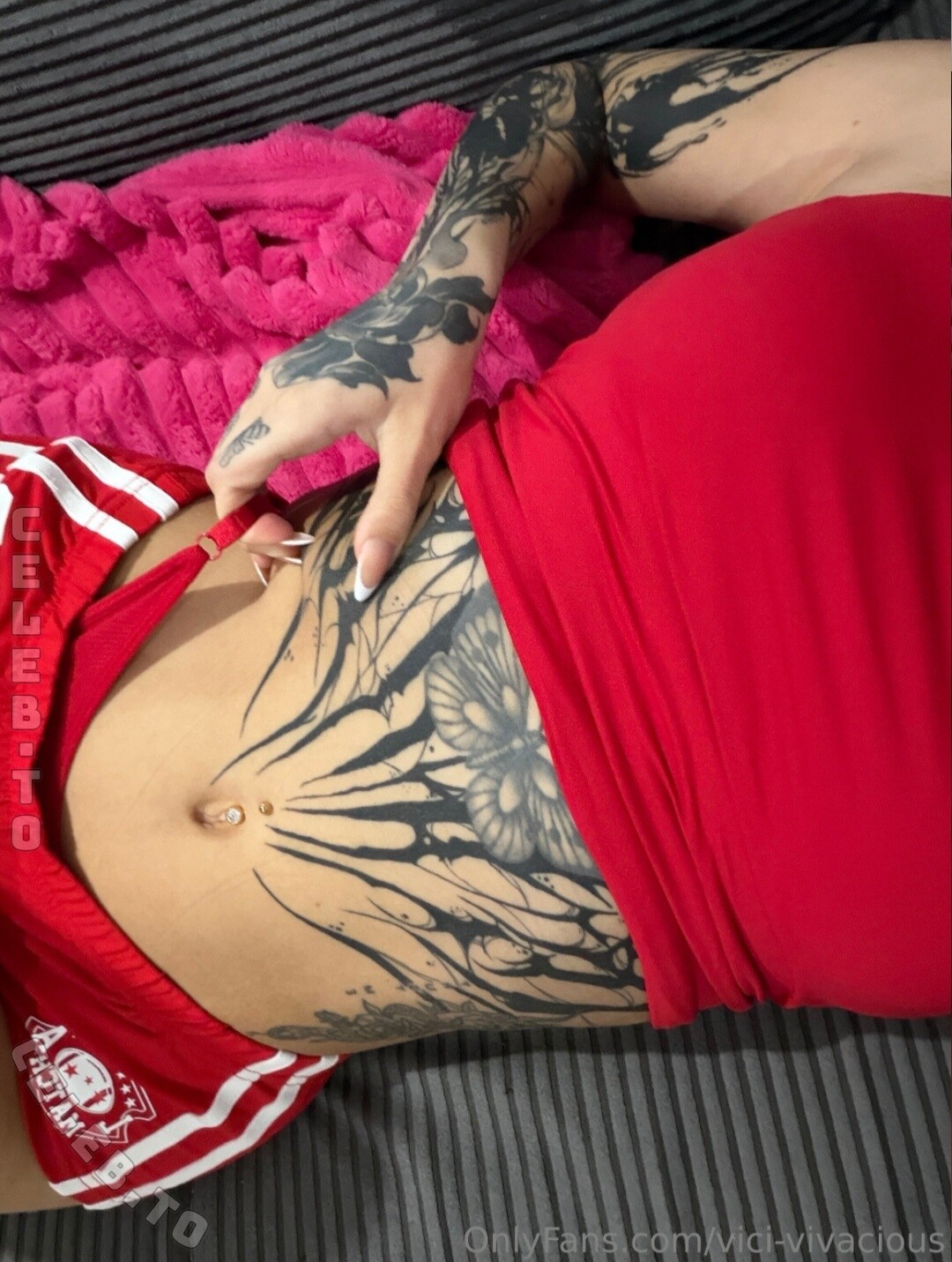 Vici-Vivacious nude photo 1