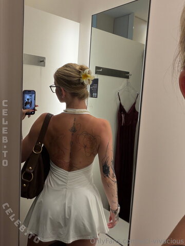 Vici-Vivacious – As they say so nicely… a beautiful back can also delight 🤭
