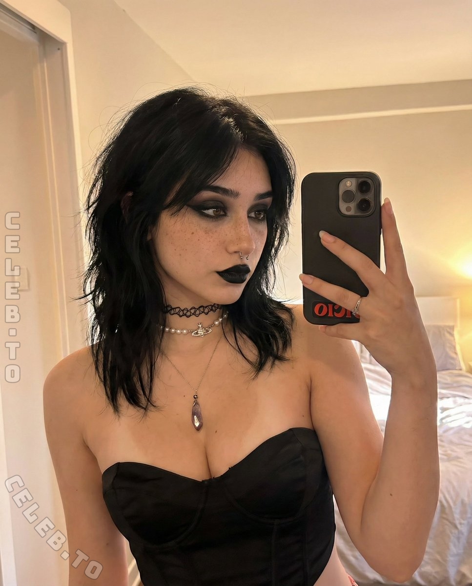 Vicky Reeds nude photo 1