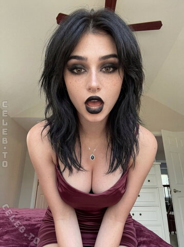 Vicky Reeds nude photo 1
