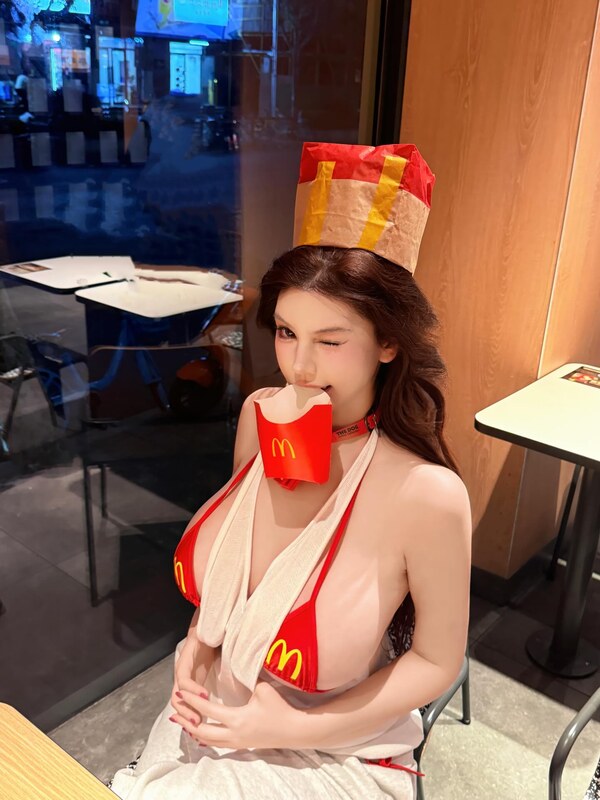 Vicky nude photo 15