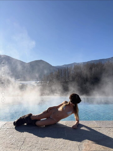 Victoria De Angelis nude photo 5