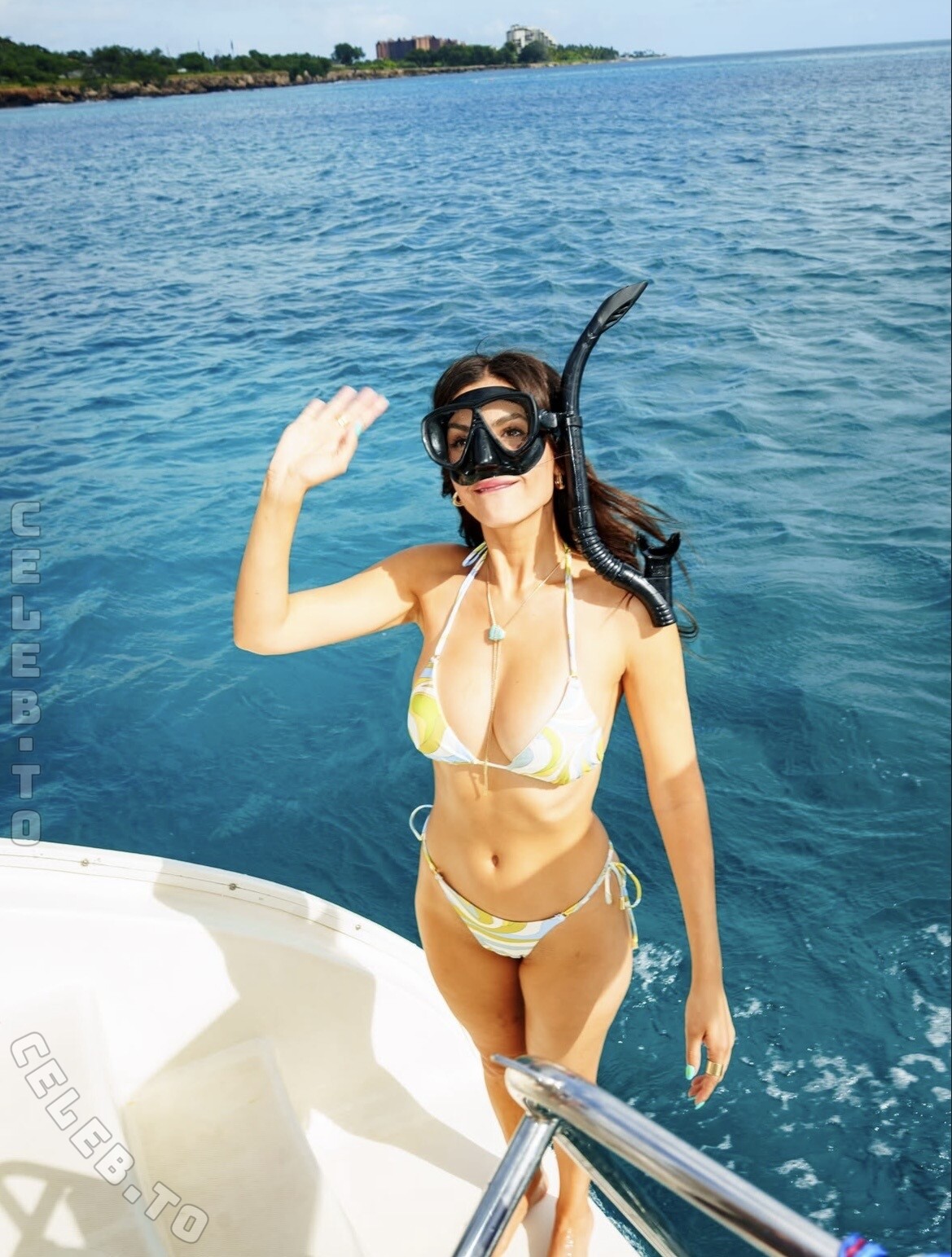 Victoria Justice nude photo 3