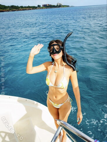 Victoria Justice nude photo 18