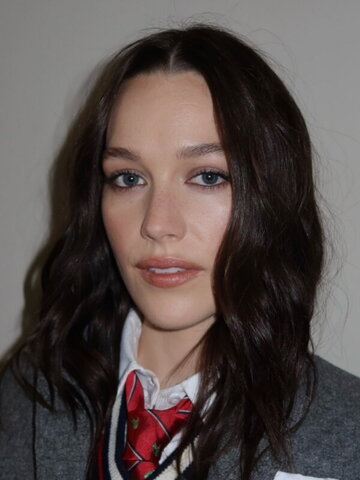 Victoria Pedretti nude photo 1