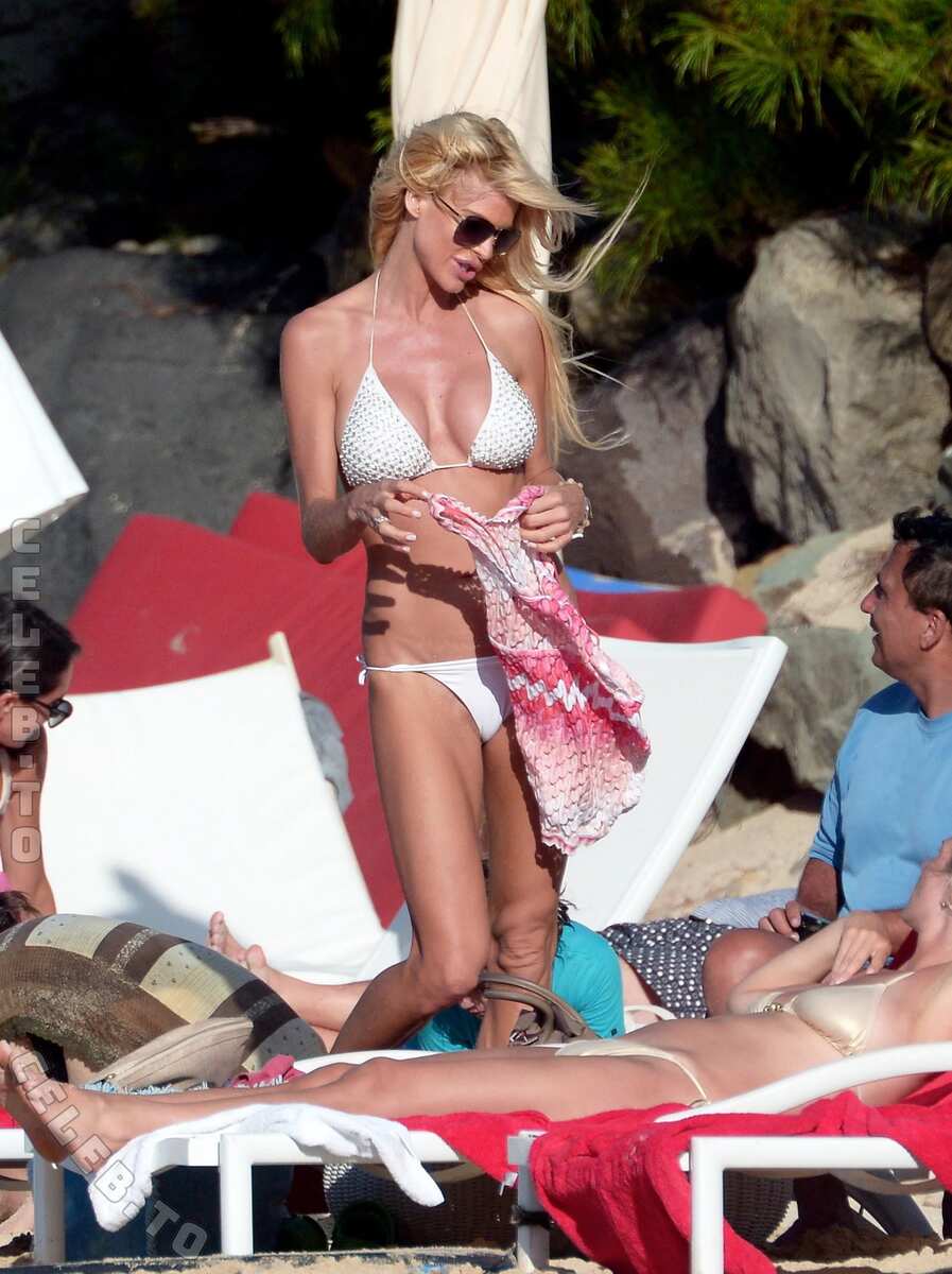 Victoria Silvstedt nude photo 15