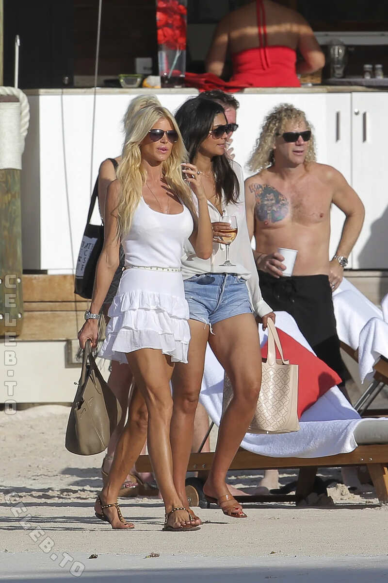 Victoria Silvstedt nude photo 10