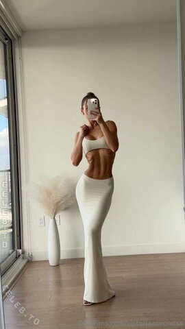 victoriaasecretss nude photo 21