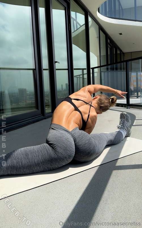 victoriaasecretss nude photo 8