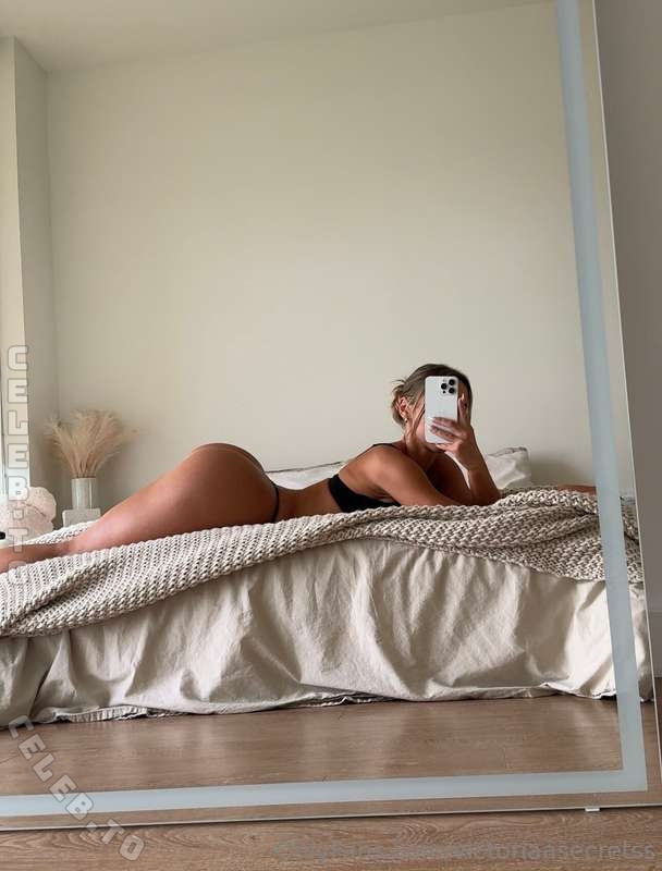 victoriaasecretss nude photo 11