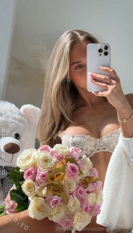 victoriaasecretss nude photo 20