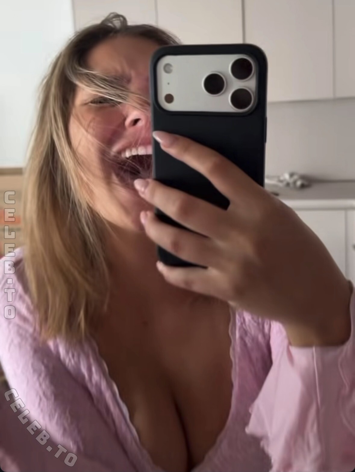 Videozeugs nude photo 1