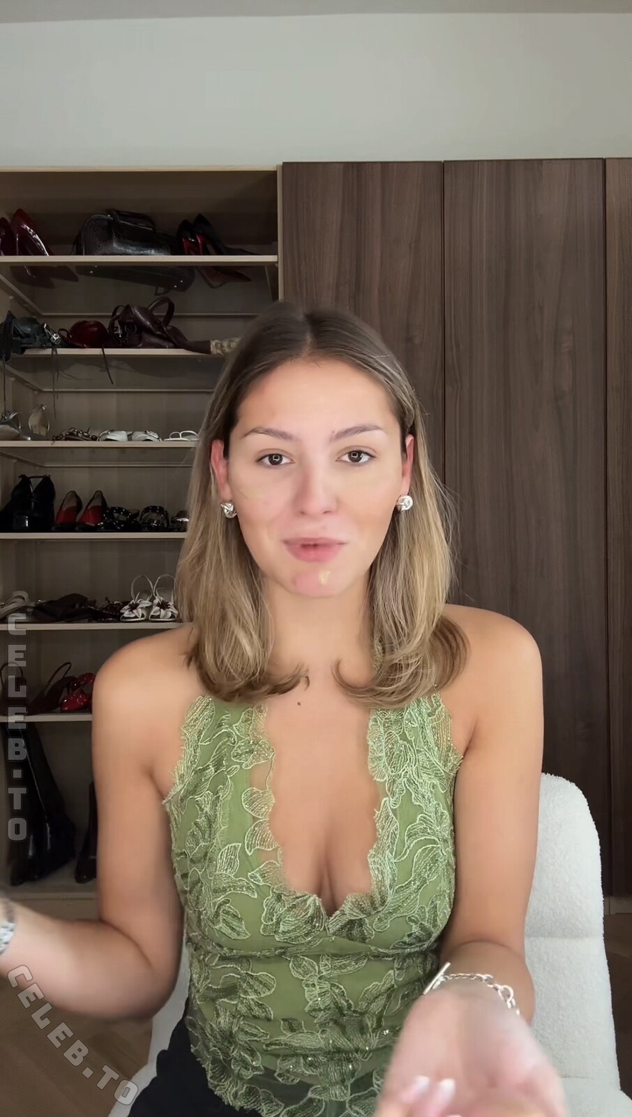 Videozeugs nude photo 3