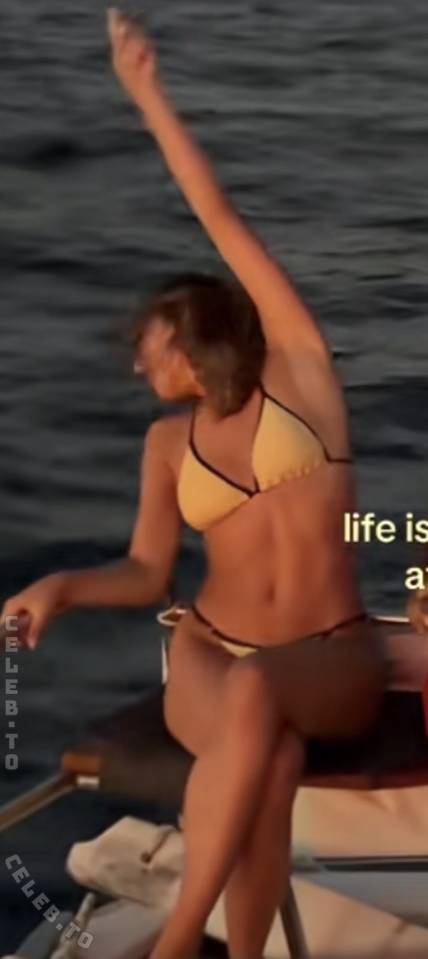 Videozeugs nude photo 2