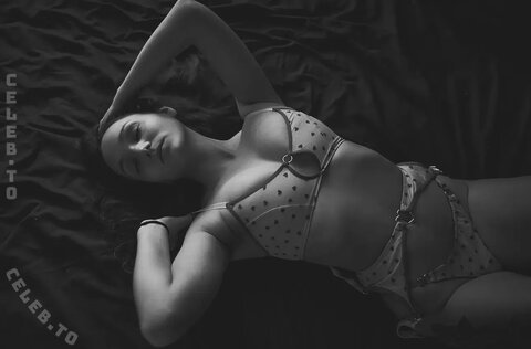 Viktoria Lara Hochwimmer nude photo 5