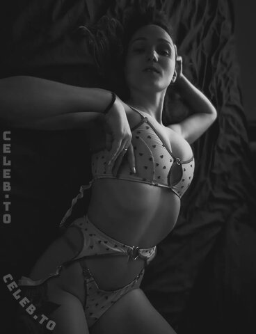 Viktoria Lara Hochwimmer nude photo 1