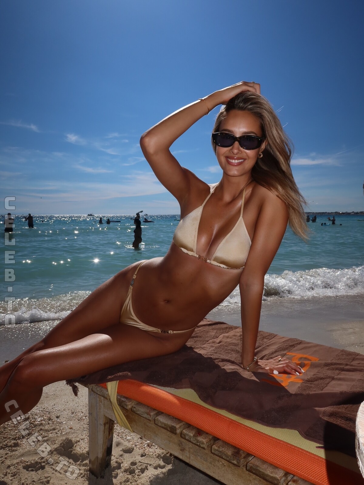 Viktoria Varga nude photo 7
