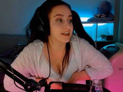 Viktorie Hlaváčková nude photo 15
