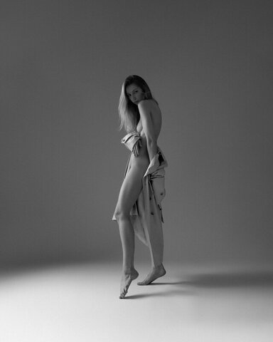 Viktoriia nude photo 23