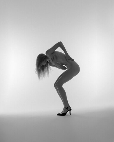 Viktoriia nude photo 4