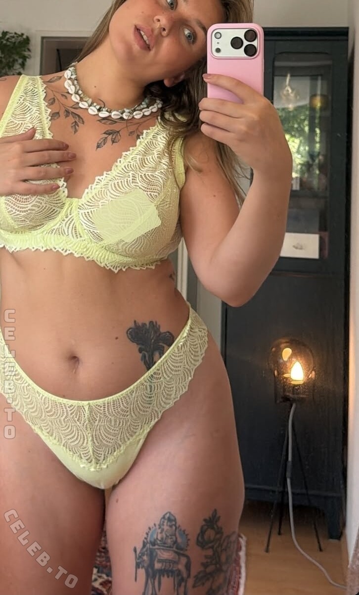 Viky kid nude photo 3