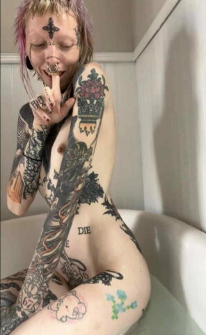 vila.vee nude